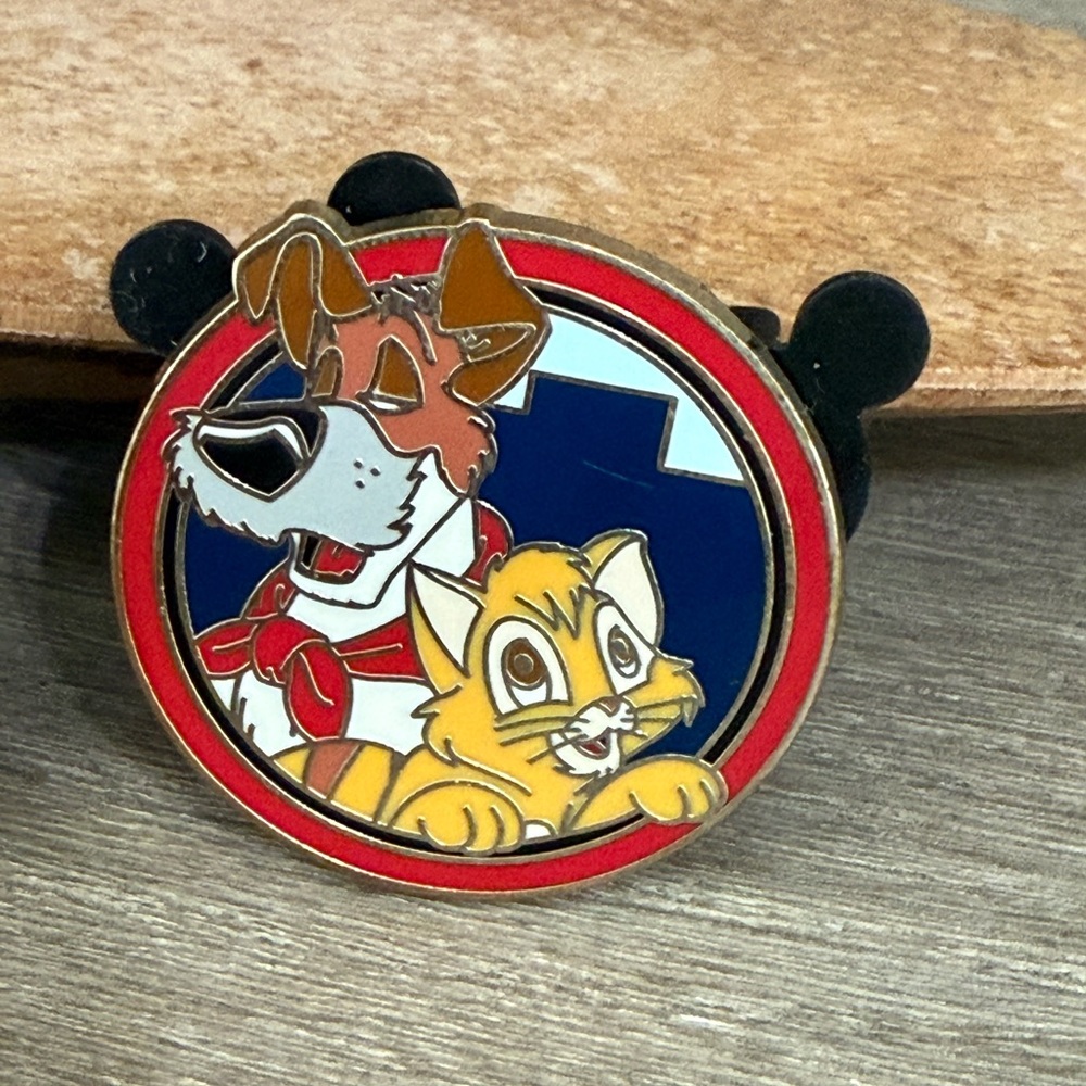 Disney Pals Pin Bundle- Fox & The Hound, Oliver & Co. - Picture 3 of 4